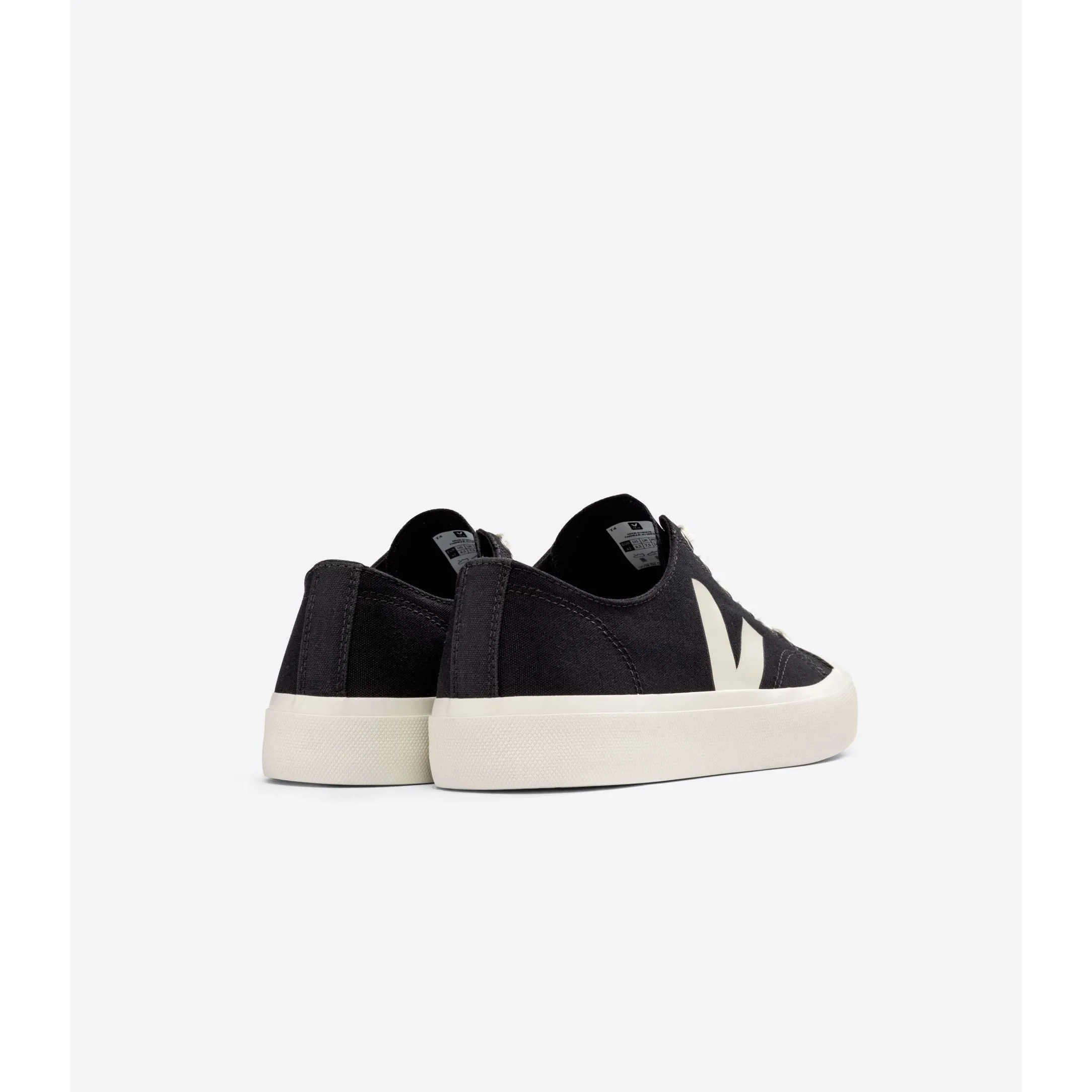 Veja Women's Wata II Low Canvas in Black Pierre